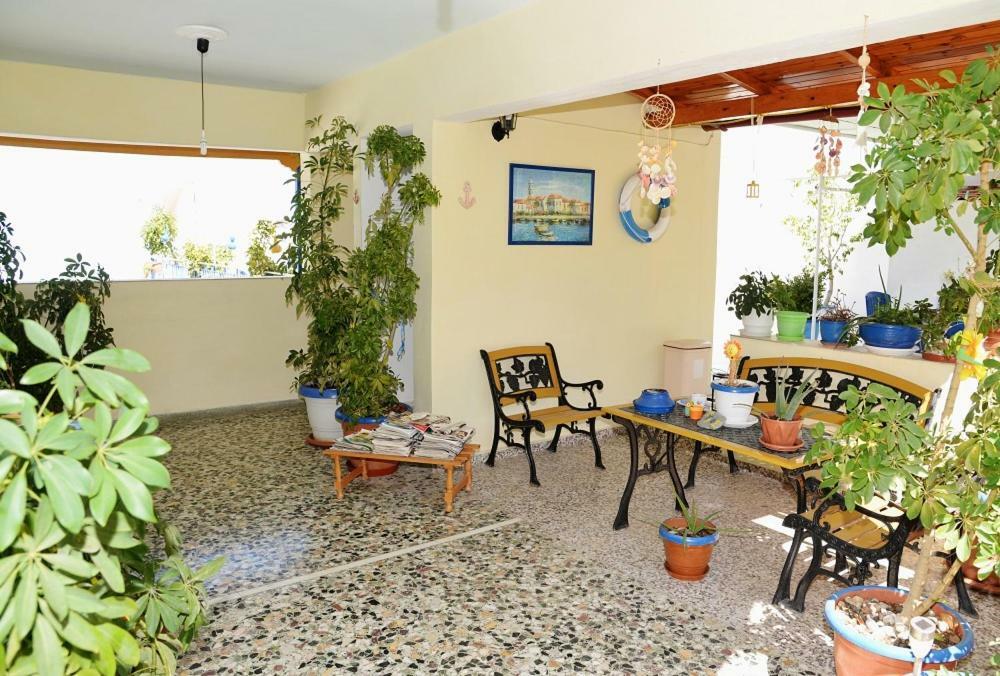 Kotsifas Rooms Tiros Exterior photo